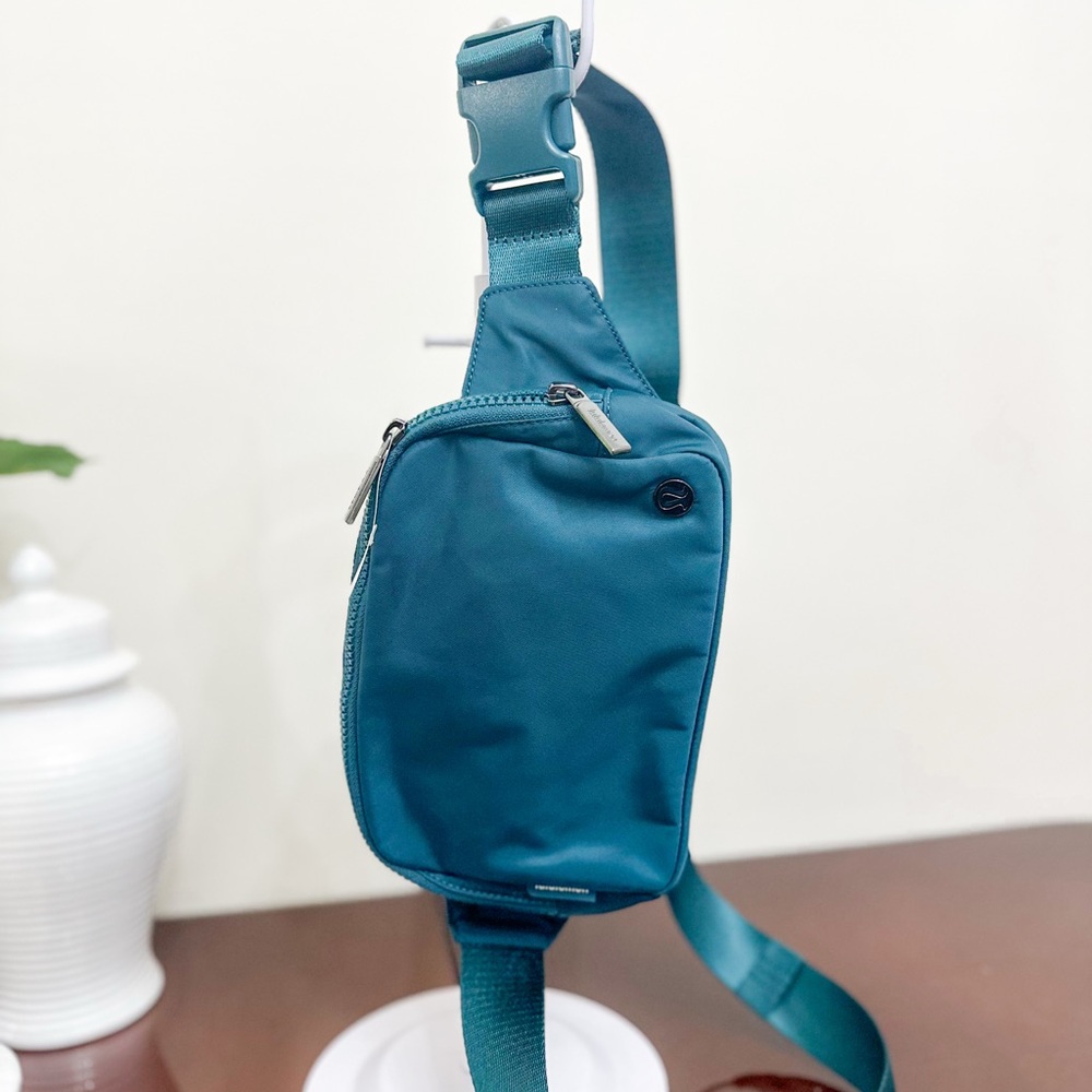 Lululemon Athletica Teal Belt Bag